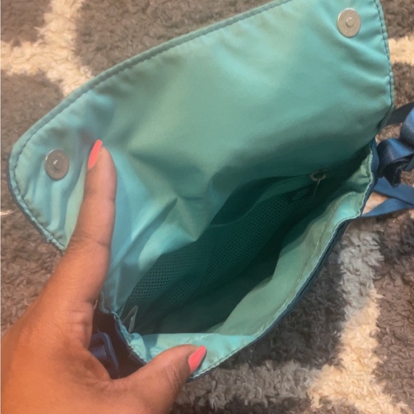 Nike crossbody light stain worn 3 times - Picture 3 of 5